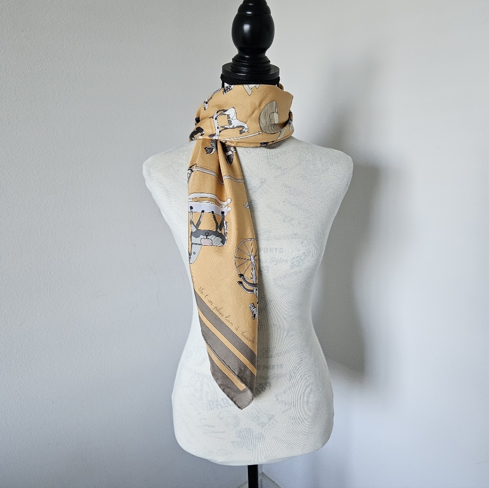 🇨🇵 HERMES silk scarf 90X 90 cm peach color authentic made in France 🇨🇵